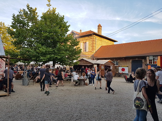 The fabulous La Ferme Electrique festival, Tournan en Brie, France, with The Monochrome Set, Friday 6th July 2018