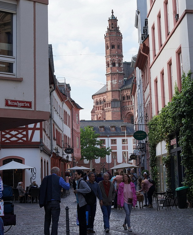 Mainz in photos: architecture, tasty train meals, street scenes and The Monochrome Set, May 2018