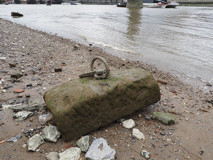 The River Thames at low tide: mudlarkers, sunbathers and bridges