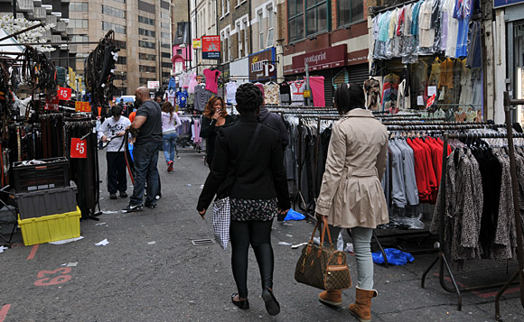 A walk down Petticoat Lane Market, London E1