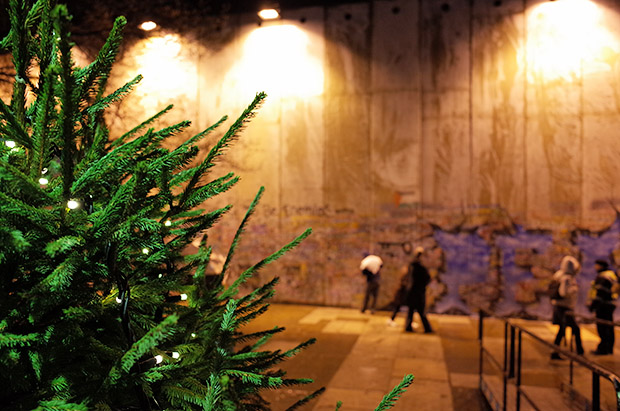Bethlehem Unwrapped sees 8 metre concrete wall built in front of St James’s Church, Piccadilly, Dec 2013- Jan 2014