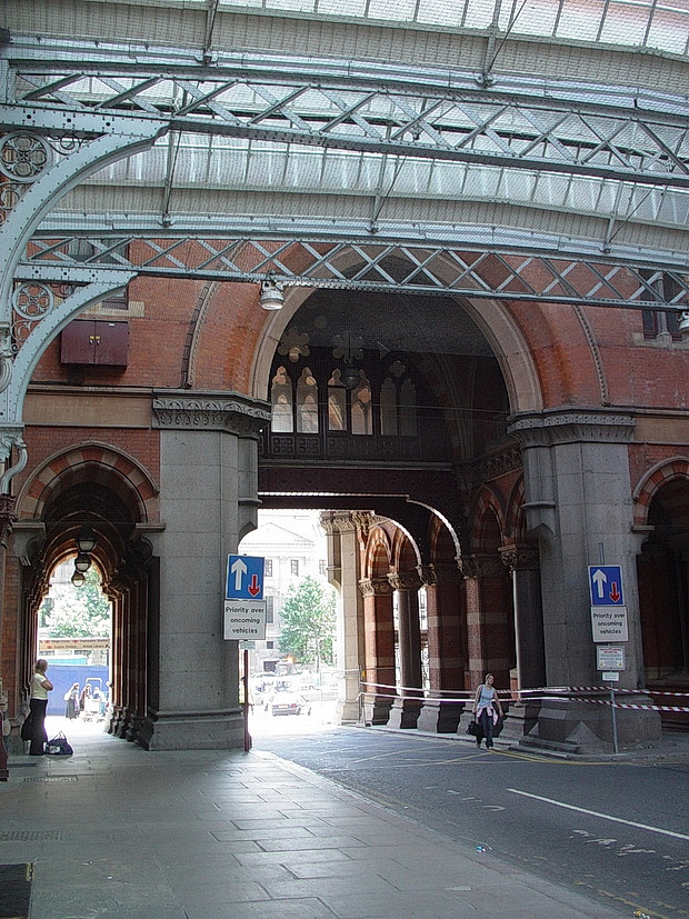 London St Pancras station 15 years ago - photos of the semi derelict building from June 2003