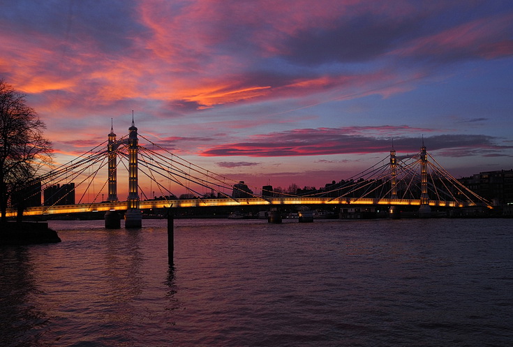 In photos: a stunning winter sunset by the River Thames, featuring the Albert and Chelsea Bridges