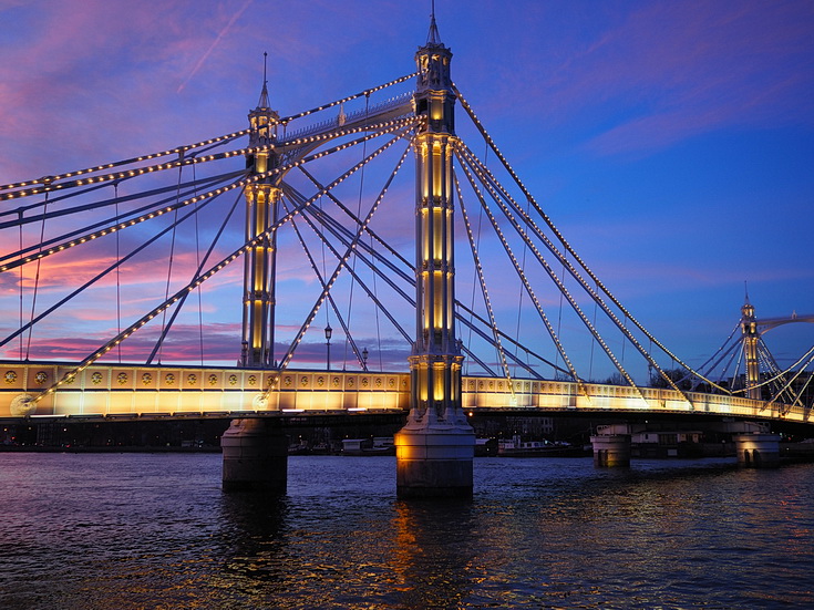 In photos: a stunning winter sunset by the River Thames, featuring the Albert and Chelsea Bridges