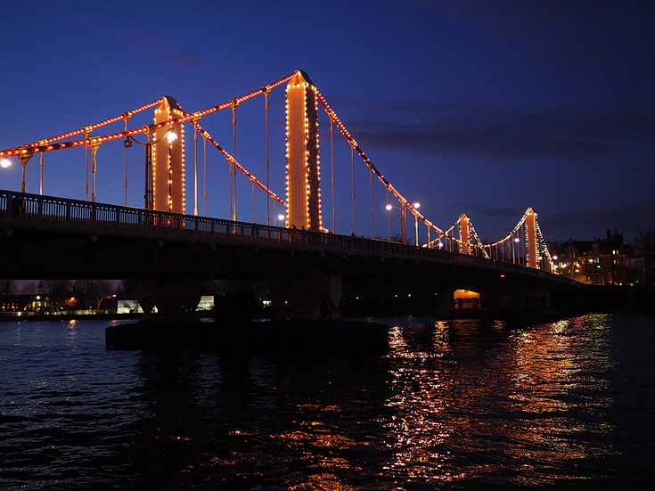 In photos: a stunning winter sunset by the River Thames, featuring the Albert and Chelsea Bridges