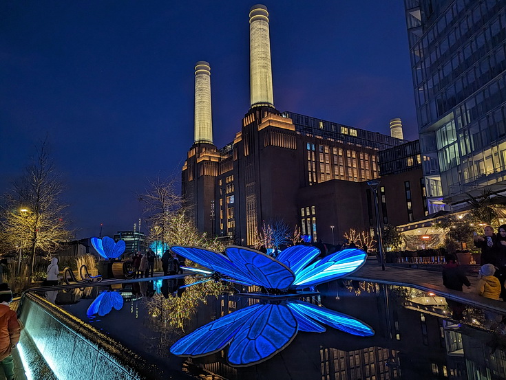 In photos: a stunning winter sunset by the River Thames, featuring the Albert and Chelsea Bridges