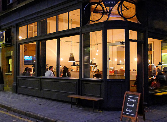 Tapped & Packed coffee shop review, Tottenham Court Road, London 