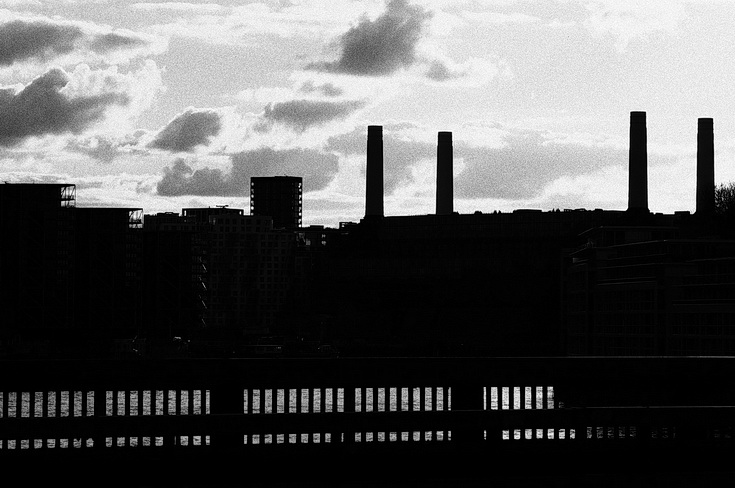 A wintertime walk along the River Thames in black and white