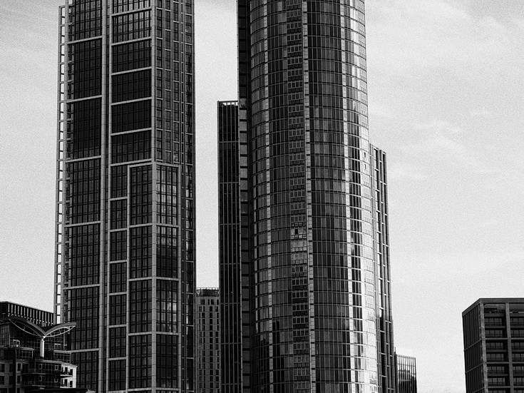 A wintertime walk along the River Thames in black and white