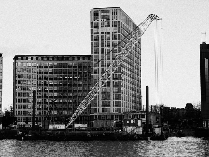A wintertime walk along the River Thames in black and white