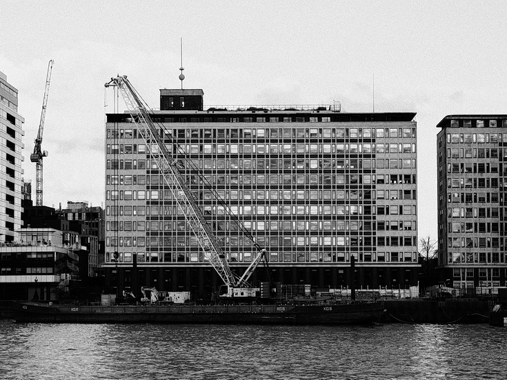 A wintertime walk along the River Thames in black and white