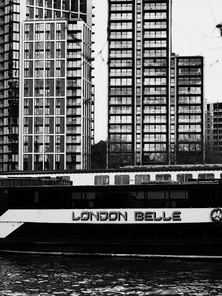 A wintertime walk along the River Thames in black and white