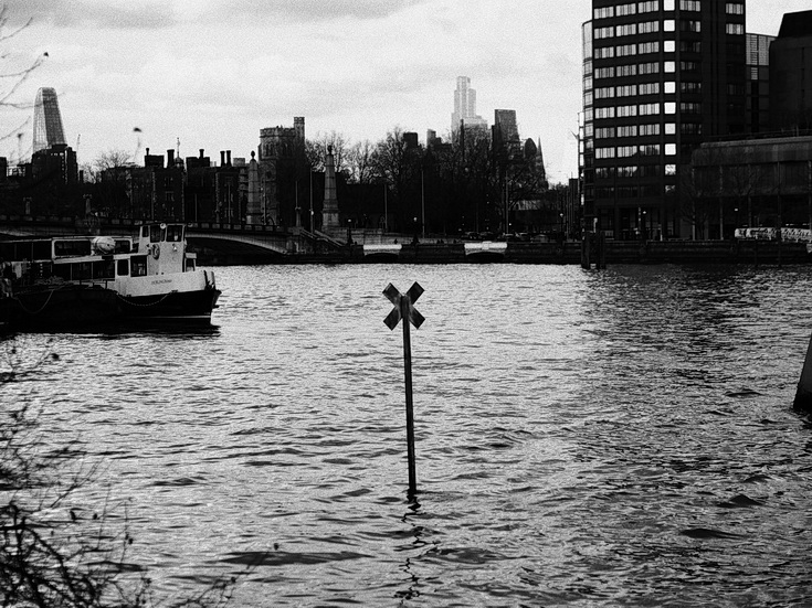 A wintertime walk along the River Thames in black and white