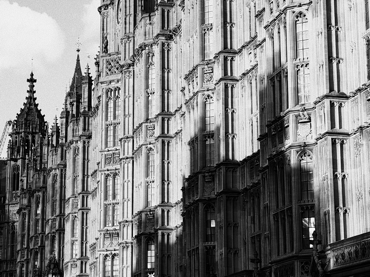 A wintertime walk along the River Thames in black and white
