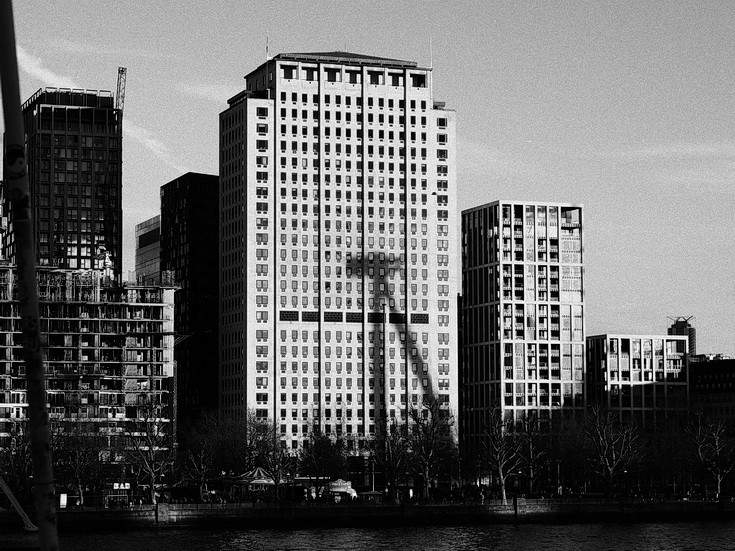A wintertime walk along the River Thames in black and white