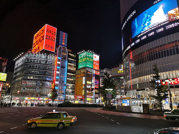 In photos: Tokyo at night - lights, signs, neon and street scenes