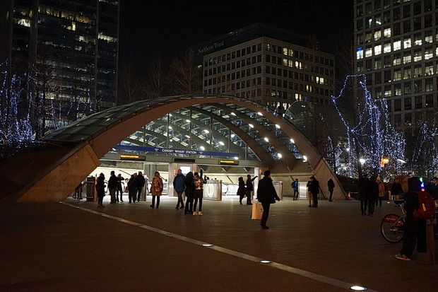 Winter Lights festival in Canary Wharf: crowds, selfies galore and frustrations