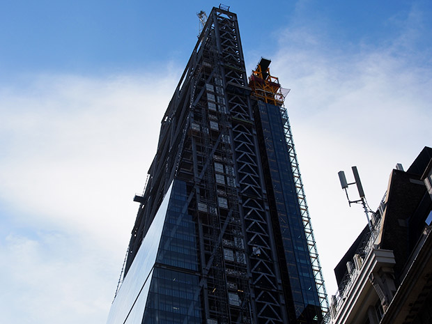 London's Cheesegrater skyscraper topped out and due to open next year