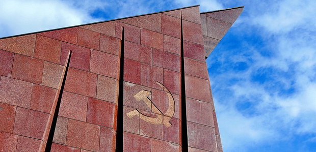 Photos of Treptower Park, the Soviet War Memorial in Berlin, Germany