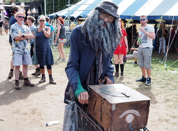 Dirk, the amazing robot tramp in action at Boomtown Fair, England