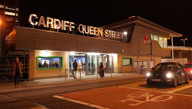 Cardiff Queen Street station - new platform now open 