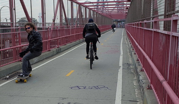 A photo walk across Williamsburg Bridge from Brooklyn into Manhattan