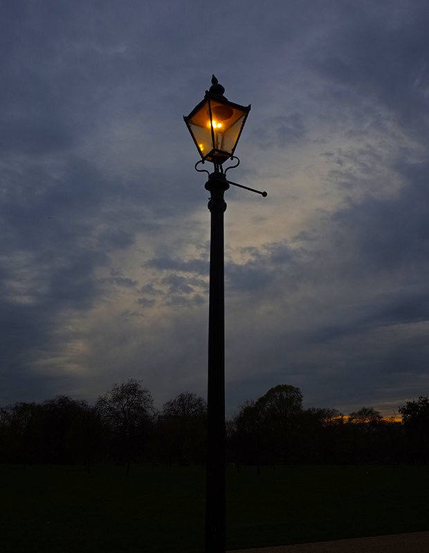 Pic of the day: the wonderful gas lamps of Hyde Park, London
