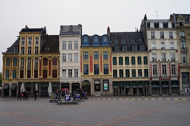Photos of Lille, France: architecture, street scenes, empty chairs and graffiti