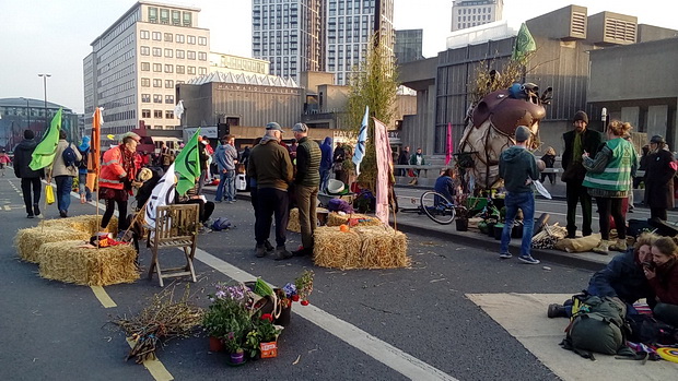 London Extinction Rebellion protests: the Garden Bridge, overnight occupation and today's updates - Tues 16th Apr 2019