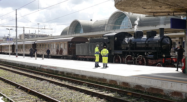 An unexpected steam locomotive and the Rome Express at Roma Ostiense railway station, April 2019