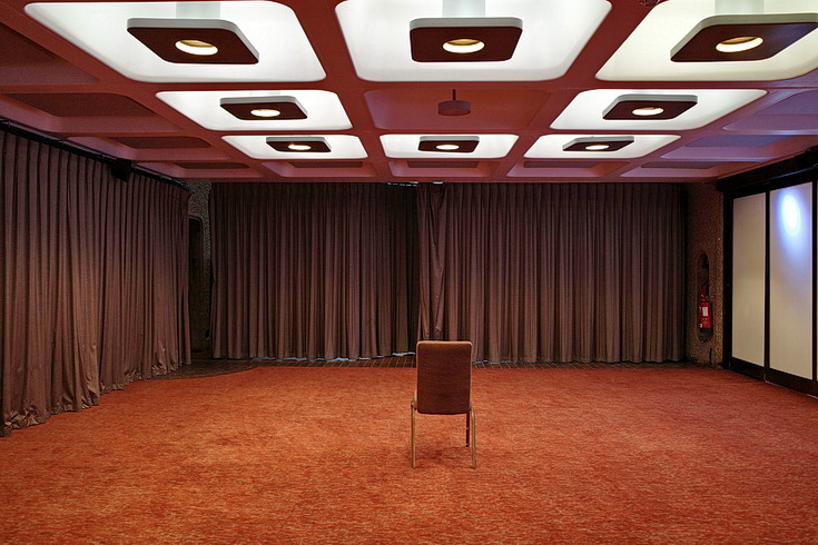 Empty floors, open spaces and unused stairs: a look around a deserted Barbican Centre - in photo