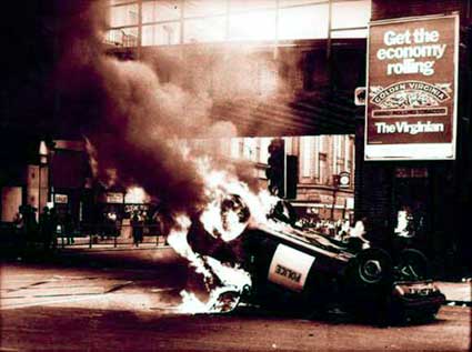 A police car blazes on the corner of Atlantic Road and Brixton Road (source: unknown)