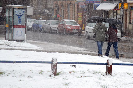 Snow scenes around Loughborough Park and Coldharbour Lane, Brixton, Lambeth, London SW9, February 8th 2007