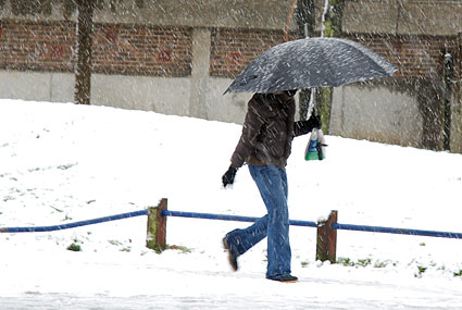 Snow scenes around Loughborough Park and Coldharbour Lane, Brixton, Lambeth, London SW9, February 8th 2007