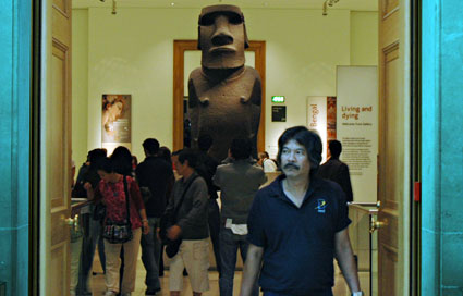 London tourist, views of Trafalgar Square, British Museum and more, September 2006