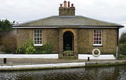 Lock Keeper's Cottage, Hanwell Flight of Locks, Grand Union Canal, west London, England