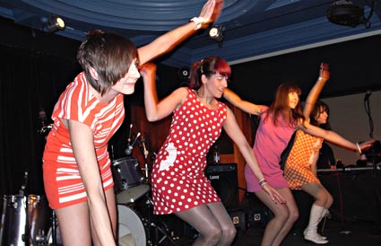 The Actionettes and Bearsuit at Fortuna Pop fest, Luminaire, 311 High Road, Kilburn, London, Tues 29th August 2006