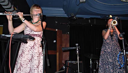 The Actionettes and Bearsuit at Fortuna Pop fest, Luminaire, 311 High Road, Kilburn, London, Tues 29th August 2006