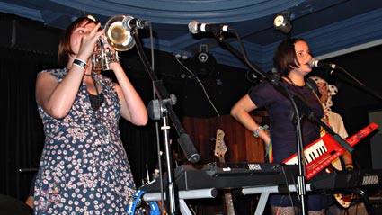 The Actionettes and Bearsuit at Fortuna Pop fest, Luminaire, 311 High Road, Kilburn, London, Tues 29th August 2006