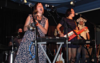 The Actionettes and Bearsuit at Fortuna Pop fest, Luminaire, 311 High Road, Kilburn, London, Tues 29th August 2006