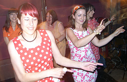 Offline, The Alma, 95 Church Road, Crystal Palace, London SE19 2TA. Saturday June 16th 2007