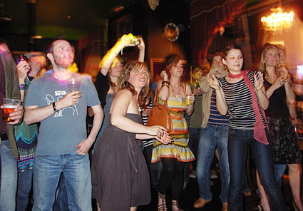 OFFLINE club at the Dogstar Brixton, Coldharbour Lane, Thursday 25th June 2009, urban75 club night, London with The Shanners, Franco's Chariot and Yeah Sparrow plus DJs, and video