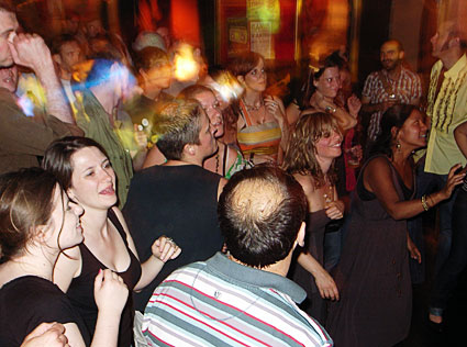 OFFLINE club at the Dogstar Brixton, Coldharbour Lane, Thursday 25th June 2009, urban75 club night, London with The Shanners, Franco's Chariot and Yeah Sparrow plus DJs, and video