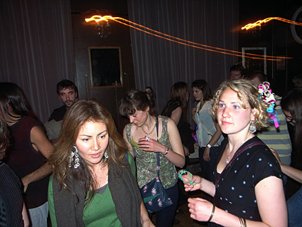 OFFLINE club at the Dogstar Brixton, Coldharbour Lane, Thursday 14th May 2009, urban75 club night, London with Josie Long, Voodoo Trombone Quartet, Atomic Suplex, Anchorsong and Vic Lambrusco's Cabaret Hour, plus DJs, Craft Corner and video