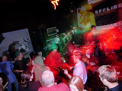 OFFLINE club at the Dogstar Brixton, Coldharbour Lane, Thursday 14th May 2009, urban75 club night, London with Josie Long, Voodoo Trombone Quartet, Atomic Suplex, Anchorsong and Vic Lambrusco's Cabaret Hour, plus DJs, Craft Corner and video
