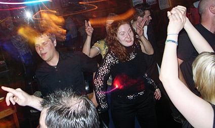 OFFLINE club at the Dogstar Brixton, Coldharbour Lane, Thursday 14th May 2009, urban75 club night, London with Josie Long, Voodoo Trombone Quartet, Atomic Suplex, Anchorsong and Vic Lambrusco's Cabaret Hour, plus DJs, Craft Corner and video
