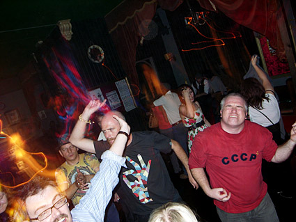 OFFLINE club at the Dogstar Brixton, Coldharbour Lane, Thursday 14th May 2009, urban75 club night, London with Josie Long, Voodoo Trombone Quartet, Atomic Suplex, Anchorsong and Vic Lambrusco's Cabaret Hour, plus DJs, Craft Corner and video