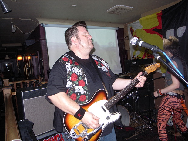 Fri 7th November 2014: Pussycat and the Dirty Johnsons live at the Brixton Offline Club, Prince Albert, 418 Coldharbour Lane, Brixton, London SW9