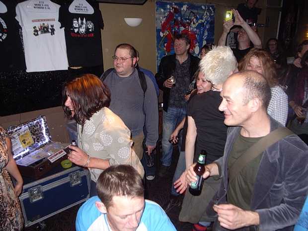 Fri 7th November 2014: Pussycat and the Dirty Johnsons live at the Brixton Offline Club, Prince Albert, 418 Coldharbour Lane, Brixton, London SW9