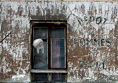 Broken window, Paris